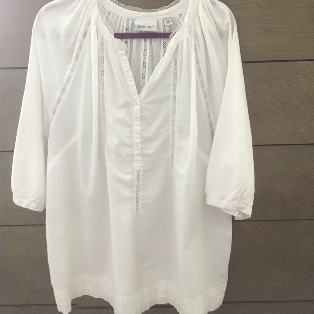 Avenue Woman’s Plus Peasant Top 18/20